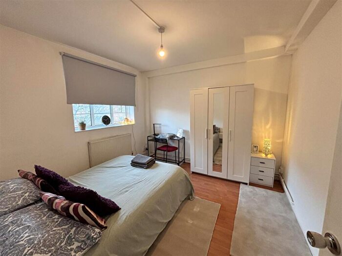 5 Bedroom Flat To Rent In Vallance Road, London, E1