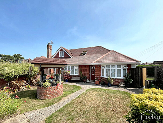4 Bedroom Chalet For Sale In Strathmore Road, Bournemouth, BH9