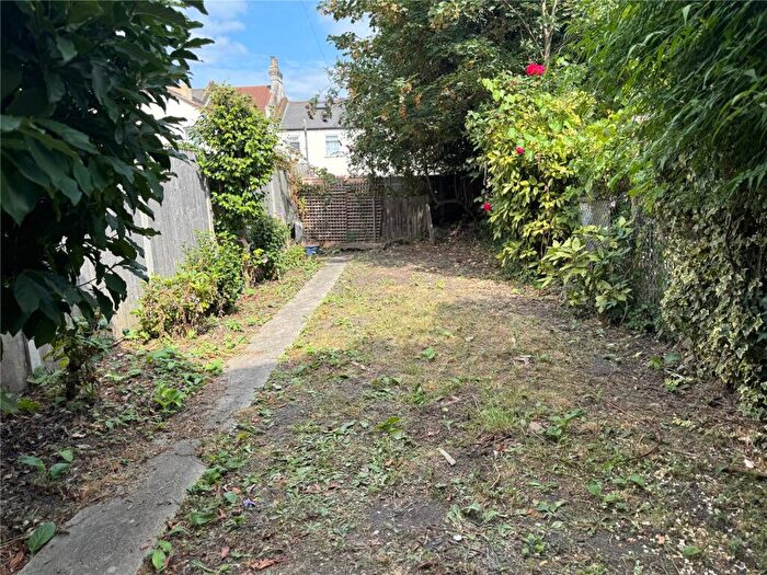 4 Bedroom End Of Terrace House To Rent In Carterhatch Road, Enfield, EN3