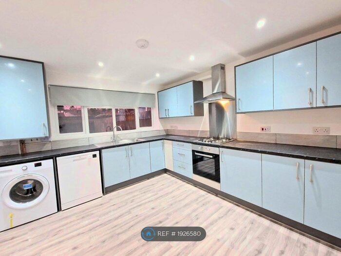 3 Bedroom Terraced House To Rent In Swallows Meadow, Shirley, Solihull, B90