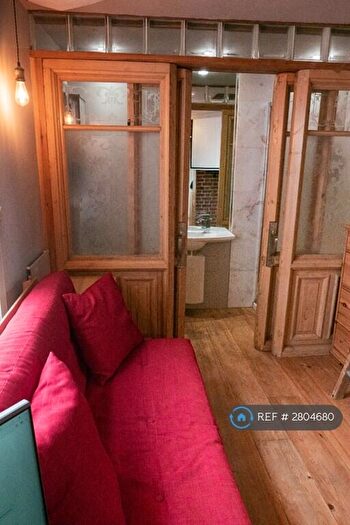 Studio To Rent In Lower Rock Gardens, Brighton, BN2