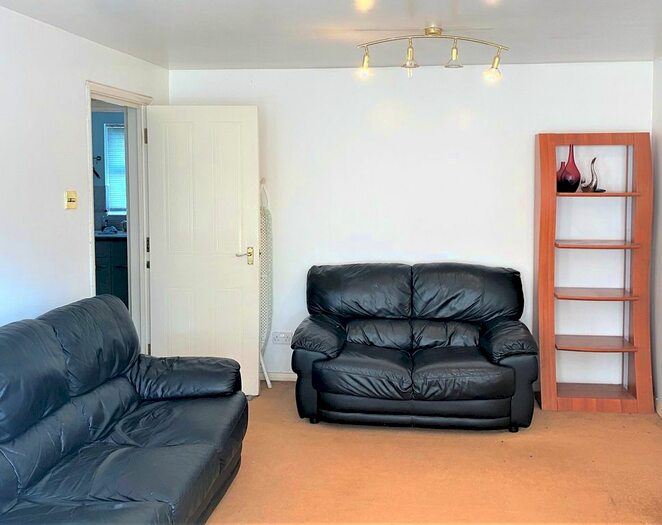 2 Bedroom Flat To Rent In Chamberlayne Avenue, Wembley, Greater London, HA9