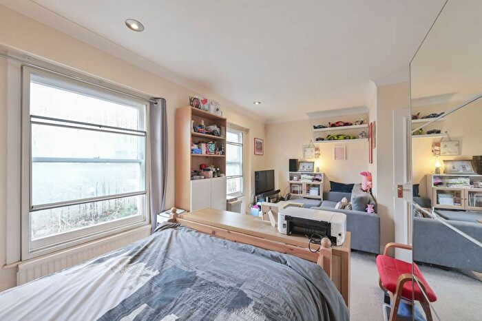 1 Bedroom Flat For Sale In Courtfield Road, South Kensington, London, SW7