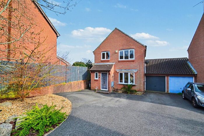 3 Bedroom Link Detached House For Sale In Broadstone, BH18