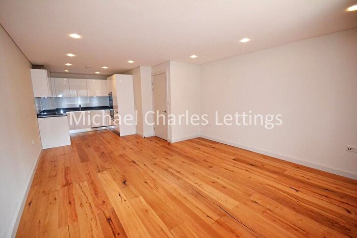 2 Bedroom Flat To Rent In Middle Lane, Crouch End, N8