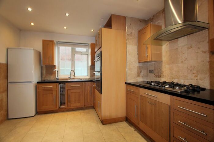 2 Bedroom Flat To Rent In Brent Street, London, NW4
