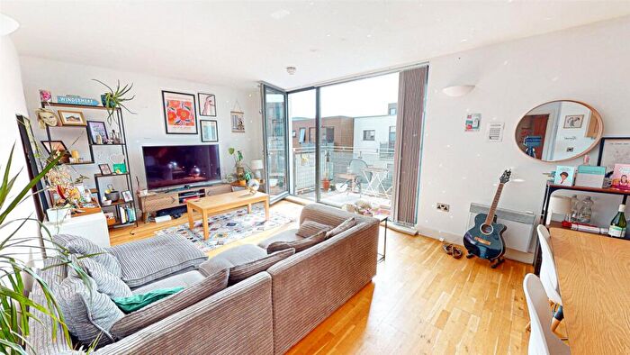 2 Bedroom Apartment For Sale In Advent House, Isaac Way, Manchester, M4