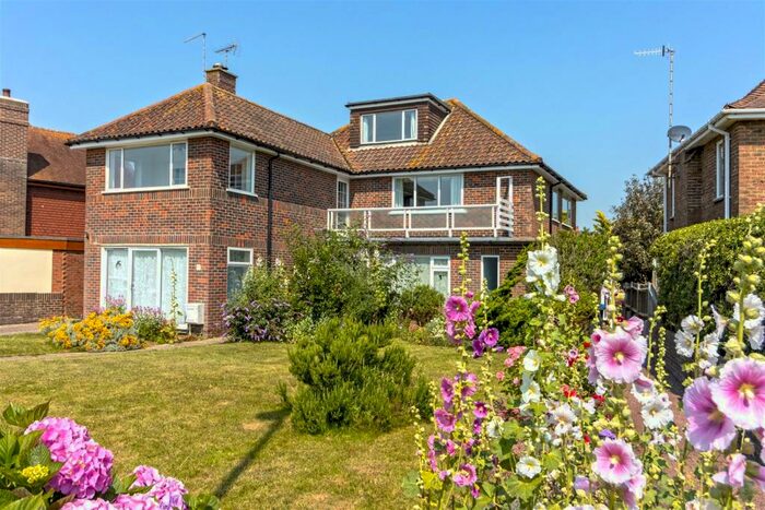 3 Bedroom Flat To Rent In Marine Crescent, Goring-By-Sea, Worthing, BN12