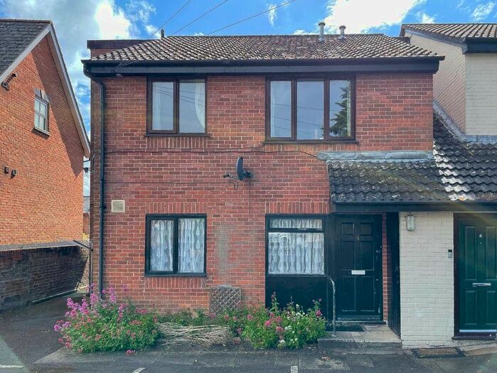 1 Bedroom Flat To Rent In Oakfield Court, Blandford Forum, DT11