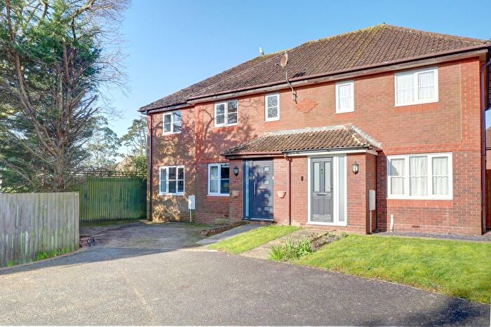 4 Bedroom Semi-Detached House For Sale In Mountain Ash Close, Hailsham, BN27