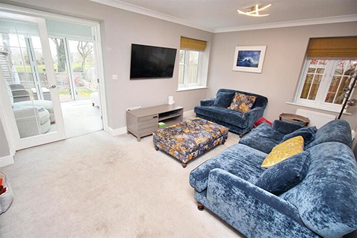 3 Bedroom Semi-Detached House For Sale In Larissa Close, Tilehurst, Reading, RG31