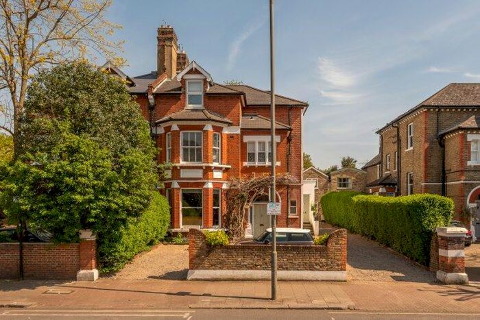 Studio To Rent In Earlsfield Road, London, SW18