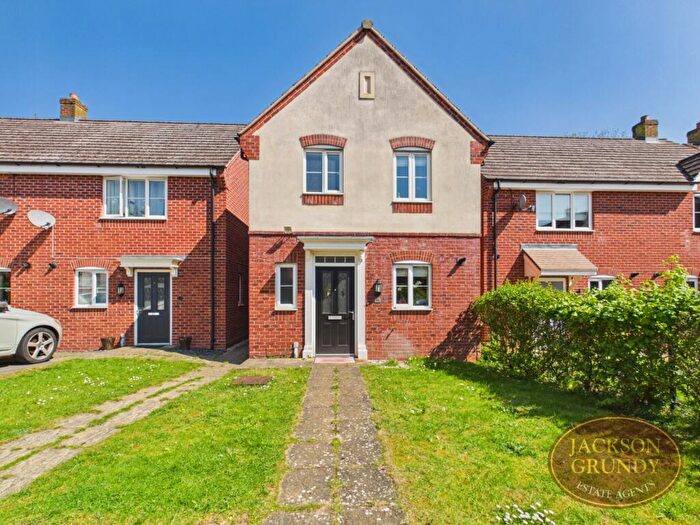 3 Bedroom Detached House To Rent In Dennetts Close, Daventry, NN11