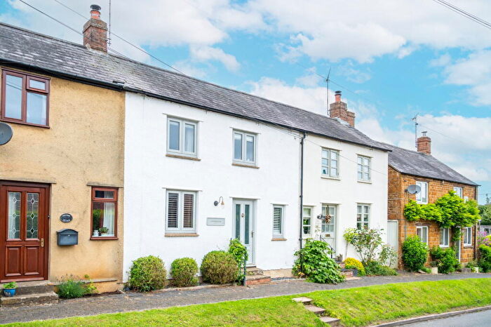 3 Bedroom Cottage For Sale In Copperfields, Deddington, Oxfordshire, OX15