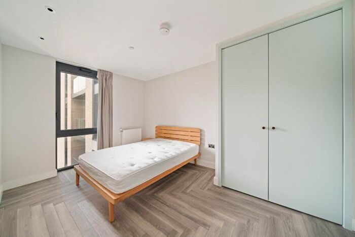 3 Bedroom Flat To Rent In Alameda, Olympic Way, HA9