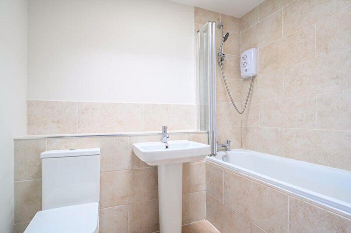 2 Bedroom Flat To Rent In Hersham Road, Walton-On-Thames, KT12