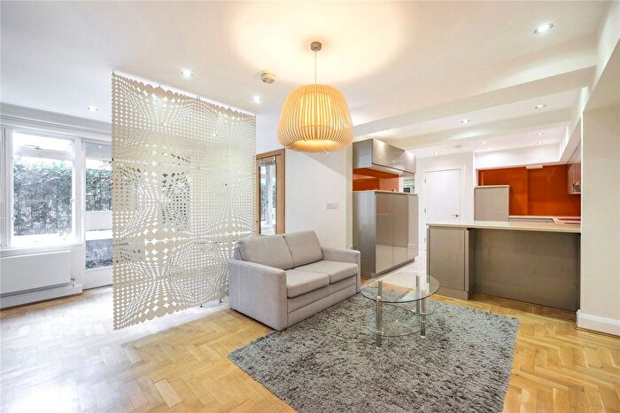 3 Bedroom Flat To Rent In Montagu Square, Marylebone, London, W1H