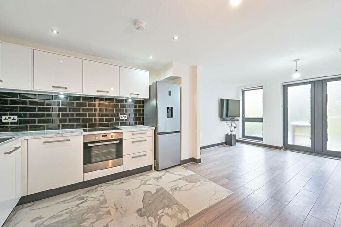 3 Bedroom Flat To Rent In Plamer Court, Colindale, London, NW9