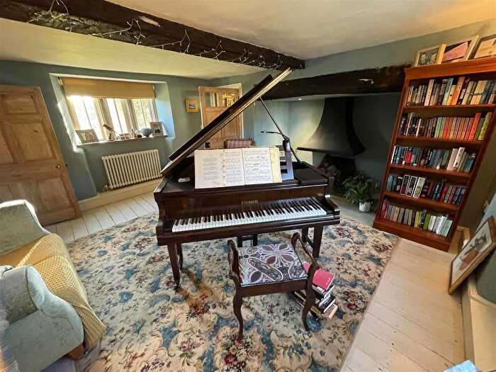 5 Bedroom Cottage For Sale In Broadway, Merriott - Annexe, TA16