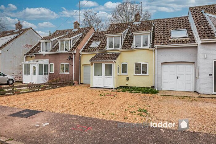 3 Bedroom Terraced House For Sale In Manor Close, Buxton, NR10