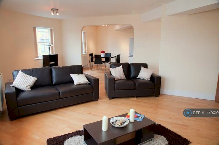 2 Bedroom Penthouse To Rent In City Road, London, EC1V