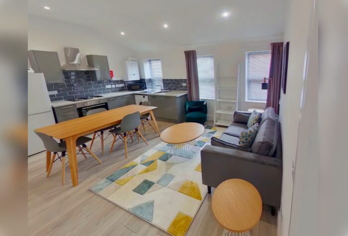 2 Bedroom Flat To Rent In Portland Street, Lincoln, Lincolnshire, LN5