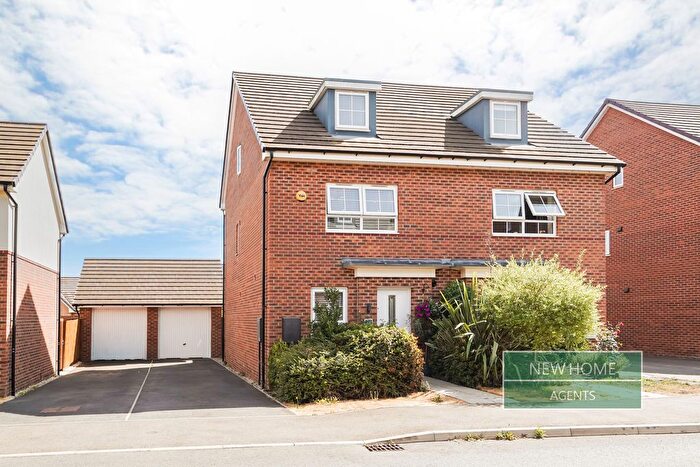 3 Bedroom Semi-Detached House For Sale In Pembroke Avenue, Grantham, NG31