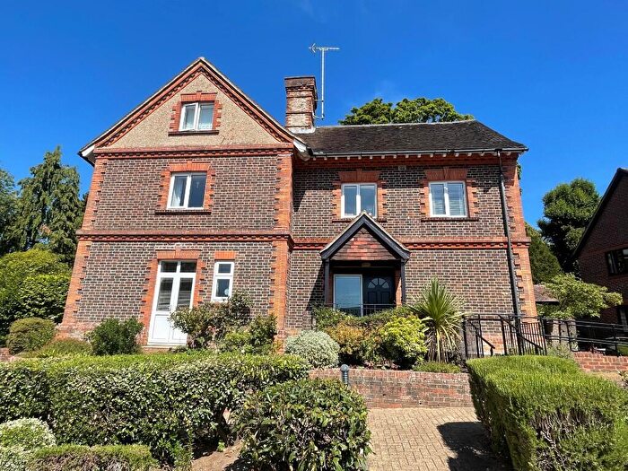 2 Bedroom Flat For Sale In Church Road, Haslemere, Surrey, GU27
