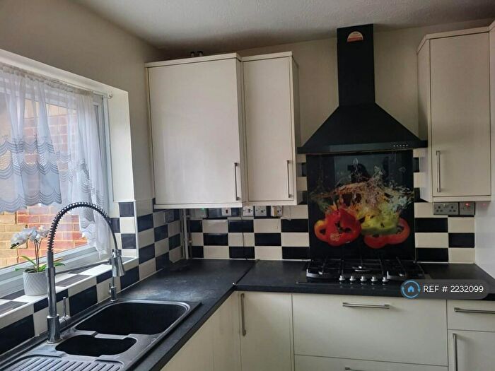 3 Bedroom Terraced House To Rent In Duriun Way, Erith, DA8