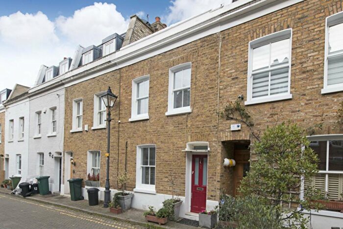 2 Bedroom House To Rent In Stonells Road, SW11
