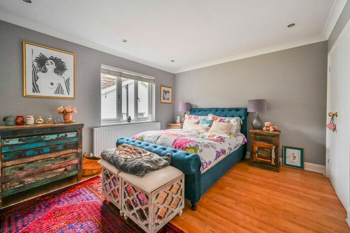 2 Bedroom Flat To Rent In Holden Road, Woodside Park, London, N12