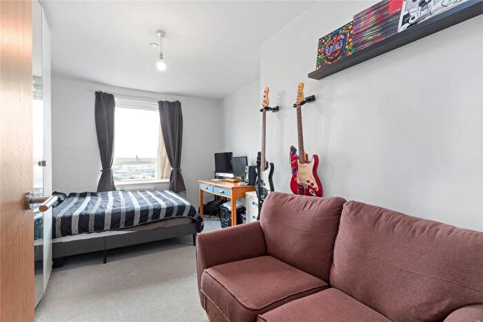 2 Bedroom Apartment To Rent In Rivers Apartments, Cannon Road, London, N17