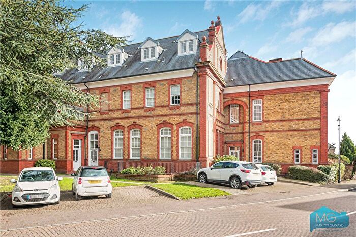 2 Bedroom Flat For Sale In Newsholme Drive, London, N21