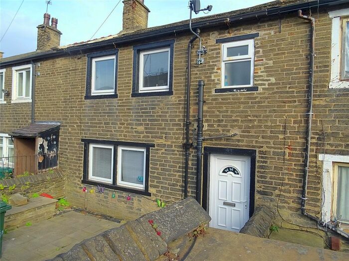 2 Bedroom Terraced House To Rent In Heaton Road, Bradford, West Yorkshire, BD8