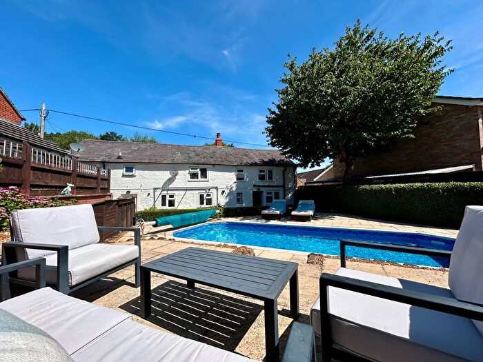 4 Bedroom Detached House For Sale In West Street, Weedon, NN7