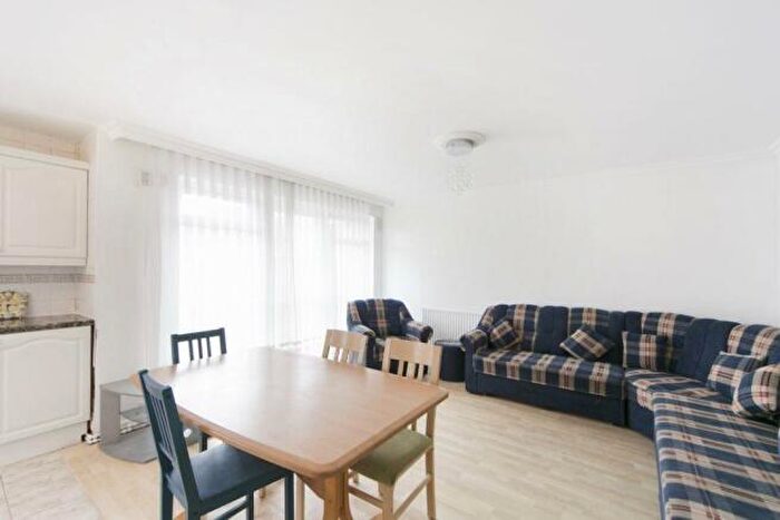 3 Bedroom Flat For Sale In Ashbourne Court, London, E5