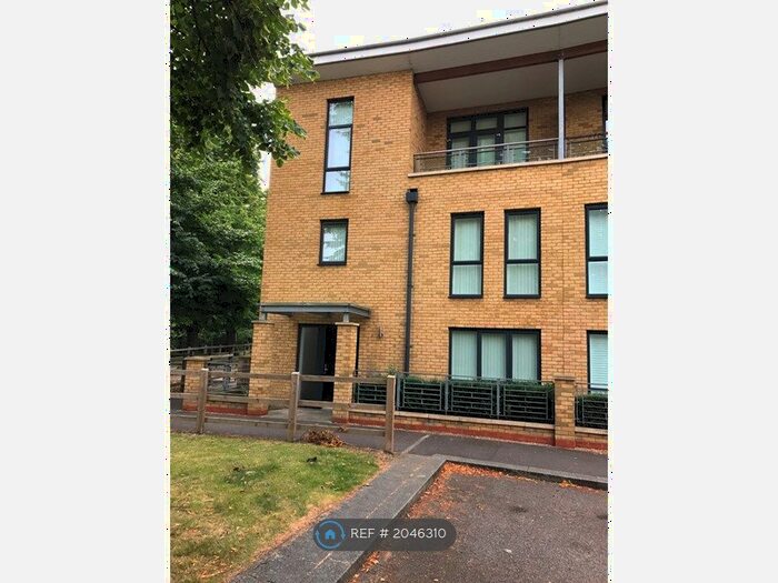 4 Bedroom Semi-Detached House To Rent In Wolsey Crescent, Kent, DA9