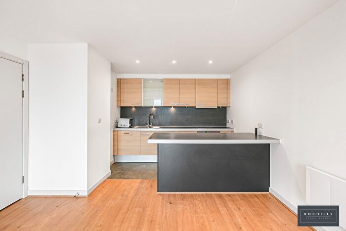 2 Bedroom Flat To Rent In The Heart, Walton-On-Thames, Surrey, KT12