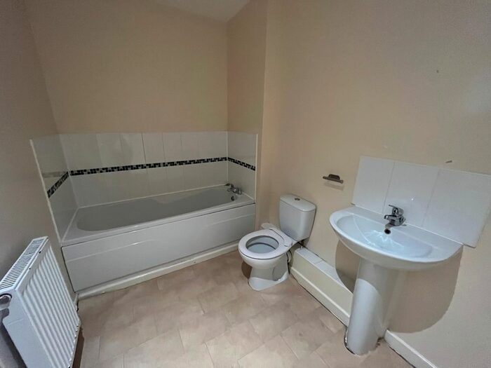 4 Bedroom Property To Rent In Bay Avenue, Bilston, WV14