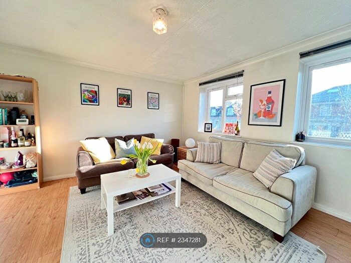 3 Bedroom Flat To Rent In Rosehill Road, London, SW18