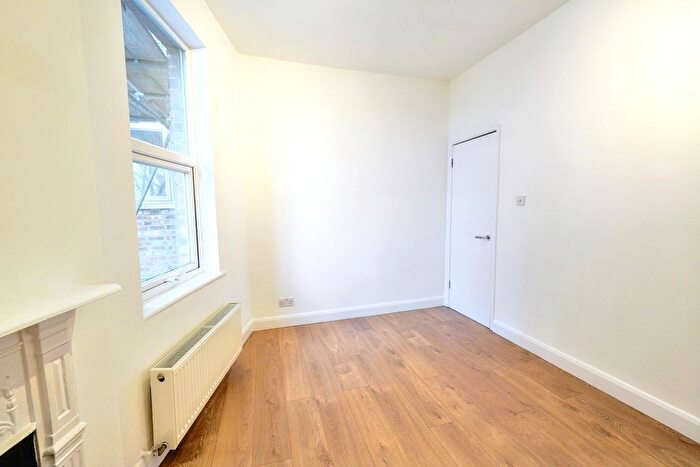 2 Bedroom Flat To Rent In Colney Hatch Lane, London, N10
