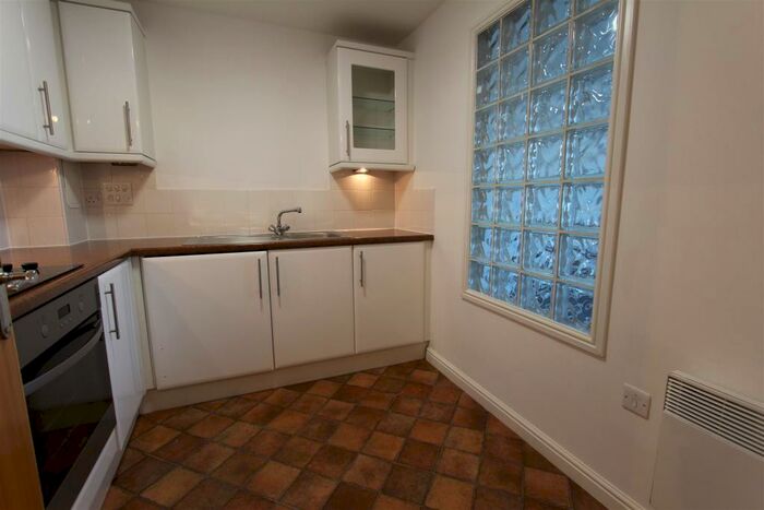 2 Bedroom Flat To Rent In , Bittern Court Dunfermline, KY11