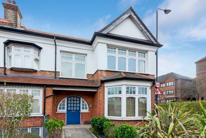 2 Bedroom Flat To Rent In Colney Hatch Lane, London, N10