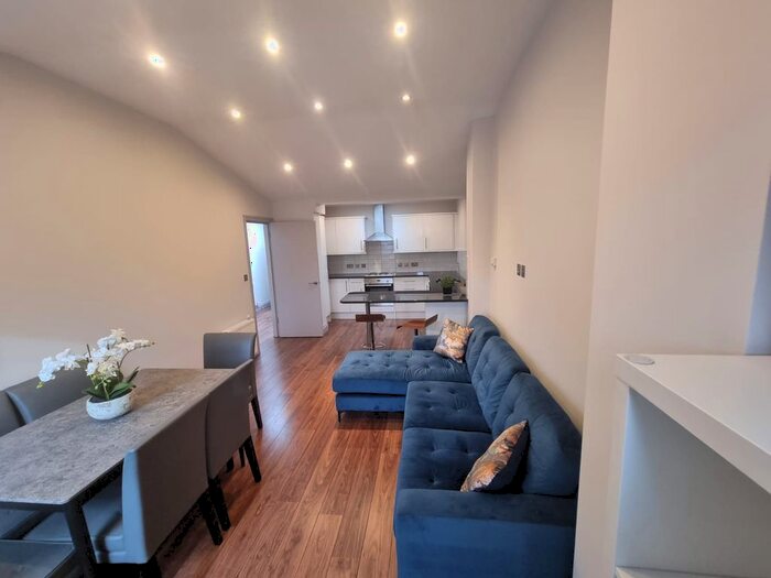 2 Bedroom Flat To Rent In Weymouth Mews, Marylebone, W1G