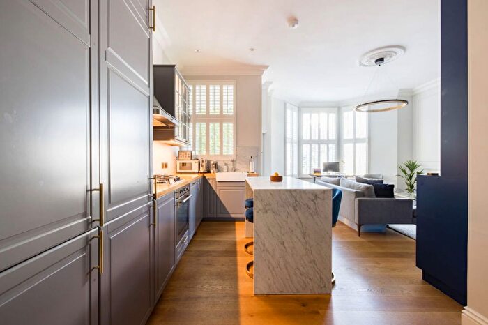 2 Bedroom Flat To Rent In Gauden Road, Clapham Old Town, Clapham, London, SW4