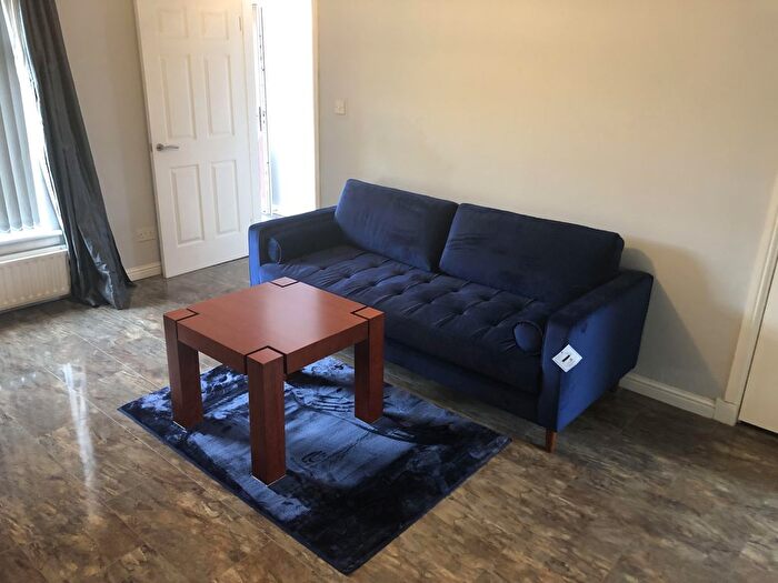 2 Bedroom Semi-Detached House To Rent In Kerr Drive, Glasgow, G40