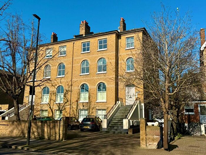 3 Bedroom Flat To Rent In Lancaster Avenue, West Norwood, London, SE27