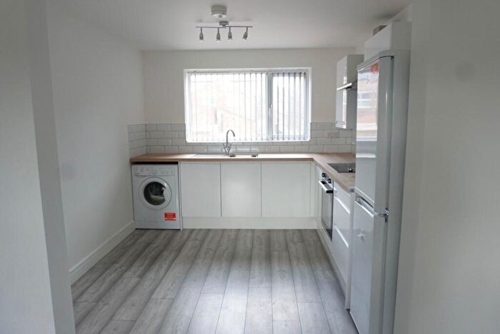 1 Bedroom Flat To Rent In Third Avenue, Nottingham, NG7
