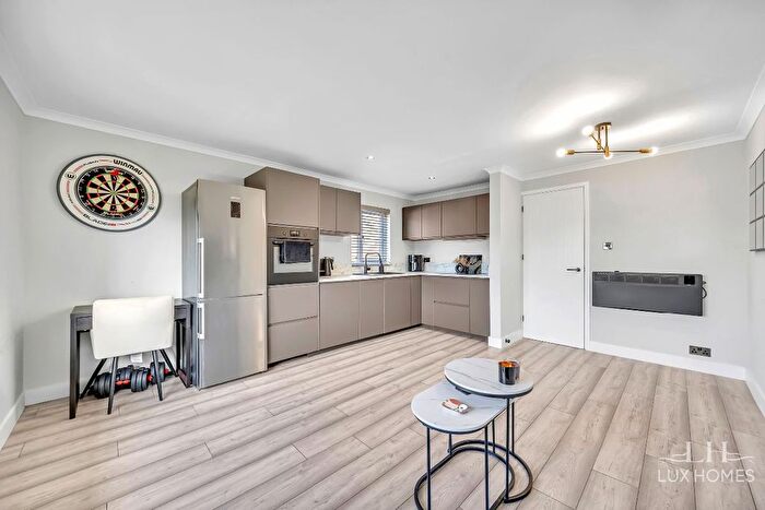 1 Bedroom Flat For Sale In Berry Close, Hornchurch, RM12