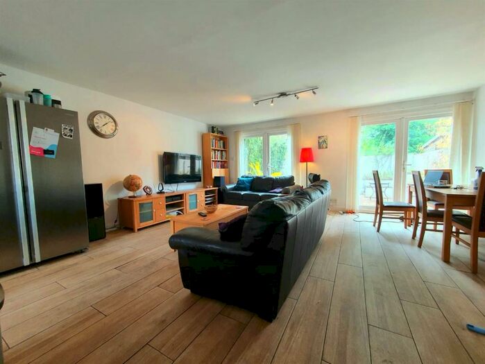 3 Bedroom Semi-Detached House To Rent In Bedford Hill Balham London, SW12